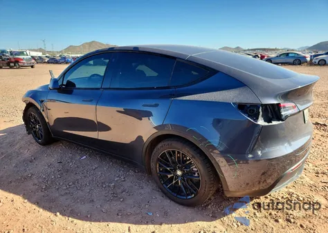2021 Tesla Model Y z USA, uszkodzony, nr VIN 5YJYGAEE0MF190687